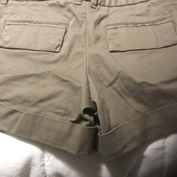 Old navy olive green shorts size 1 - Picture 4 of 5
